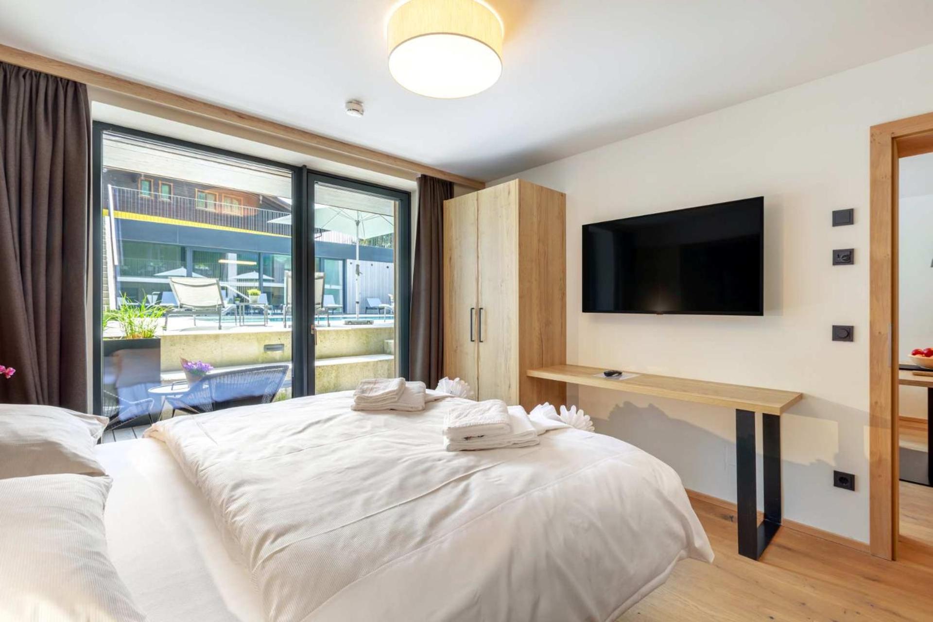 Emma Deluxe Aparthotel Ganzjaehrig Beheizter Aussenpool Piesendorf Bilik gambar